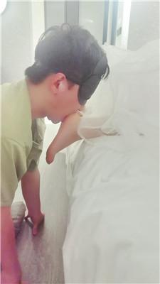 【璃茉老师】婚纱女神虐脚下绿帽 JS250323-34