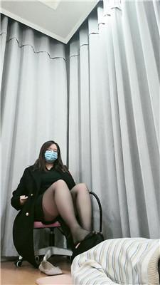 【樊樊大人】舔闻长靴黑丝踩虐地毯奴 JS250106-34