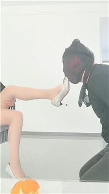 【鱼主】卑微狗脚踩喂食 JS250111-24