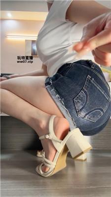 【兔兔酱】不鹿挑战高跟凉鞋    250421-26