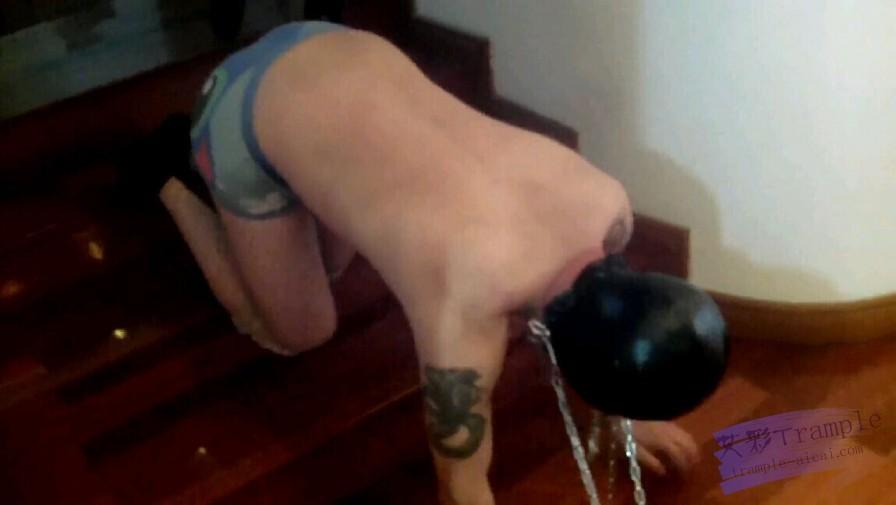 傲柔奶奶骑马遛狗圈养家奴