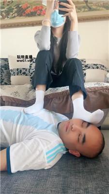 【斯羽情侣主】白袜脚踩绿帽家奴 JS250322-10