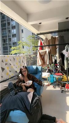 【薇薇】家奴阳台下跪伺候 JS250320-8