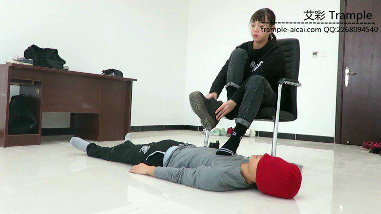 00后天使女主的踏板–棉袜+裸足堵嘴！