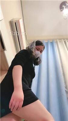 【素人星探】白袜脚碾压踩地毯狗