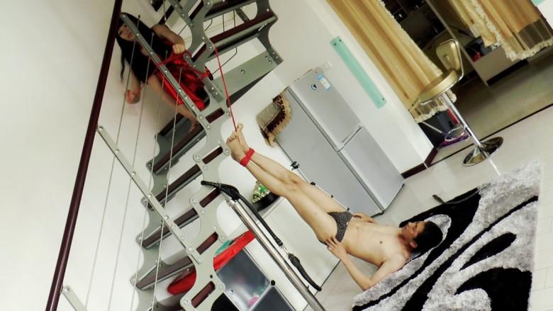 【冰时代】嫩模Yui 倒吊鞭打脚虐贱奴