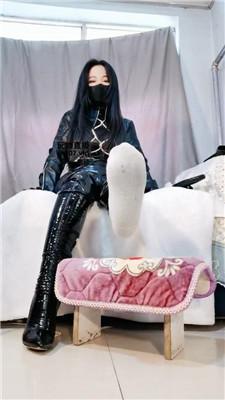 【我是女王也是萝莉】找骂的贱狗还不快进来舔    250331-20