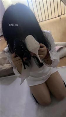 【女仆店萌萌】圈养母畜没睡醒就被姐妹花玩弄