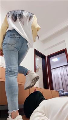 【妮蔻】牛仔裤坐脸-白短袜深喉 JS250210-8