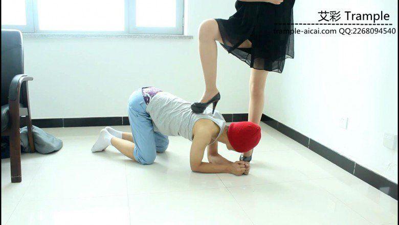 来自超模天星女主高跟胯下羞辱！