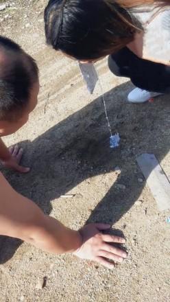 “超级羞辱”傲柔s户外脏鞋踩踏喂食脏食物 “超级羞辱”傲柔s户外脏鞋踩踏喂食脏食物