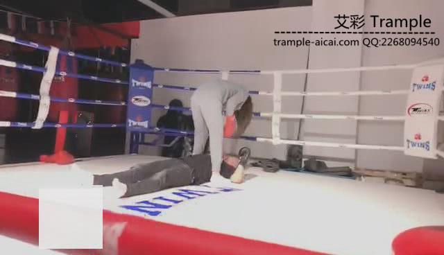 【VIVI】超残忍-把M当沙包练拳击嘞脖窒息