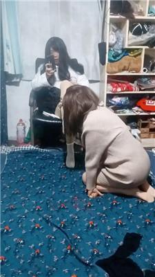 【伪娘和人妻】白袜脚踩蓬头垢面的狗 JS250222-11