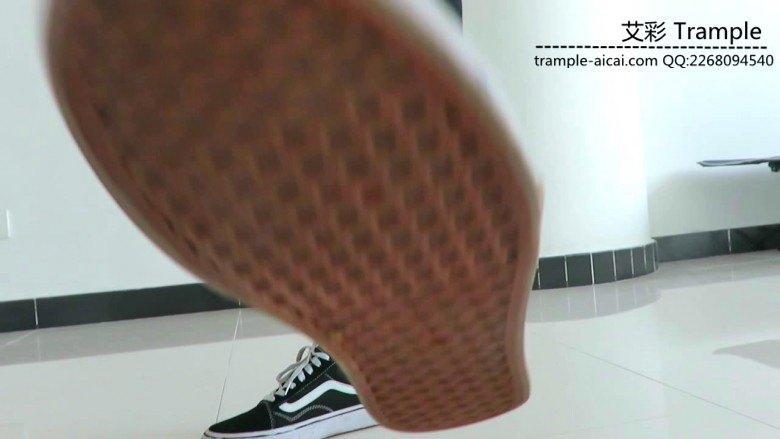 第一视角00后天使女主谩骂贱狗无能展示鞋子！