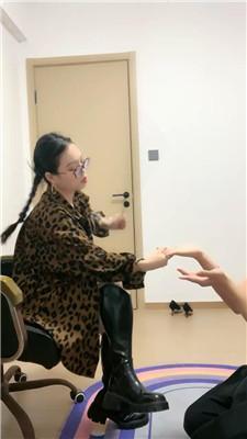 【薇薇】藤条狠抽-踩踏-骑马 bf50183