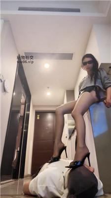 【亚兮】车模S-黑丝高跟踩踏废物 JS250305-17