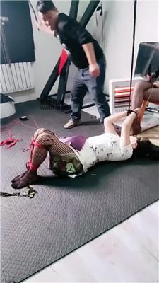 【九创女主】吊绑黑丝踩虐 bf50792