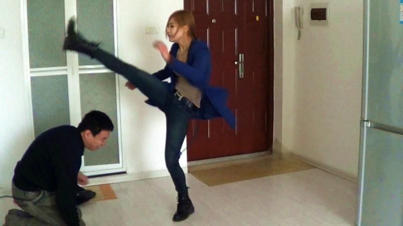 黑冰女神 皮靴黑棉袜 踹爆内脏踩断肋骨