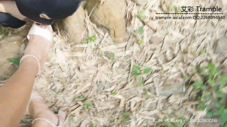 广西某学院大二女生的初次野外调教