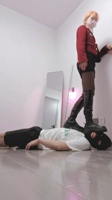 【调教视频】【樱子大人】长靴踩狗/腿绞/黑丝脚插嘴/全体重踩踏