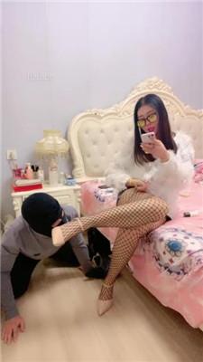 【伊兮夫妻】高跟网袜-内裤诱惑绿帽奴【上】