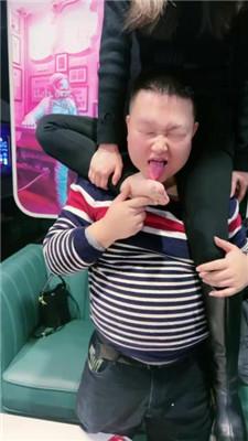 【梓S】KTV-群调S玩虐老板/骑脖/踩踏【完整版】