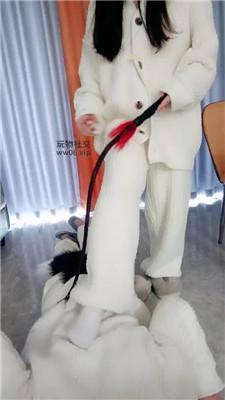 【南月女神】白袜踩踏-阳台下跪伺候 JS250218-1