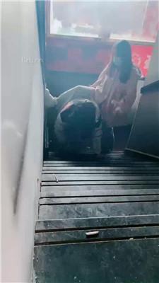 【桃子老师】户外楼梯间-小白鞋白袜虐母畜