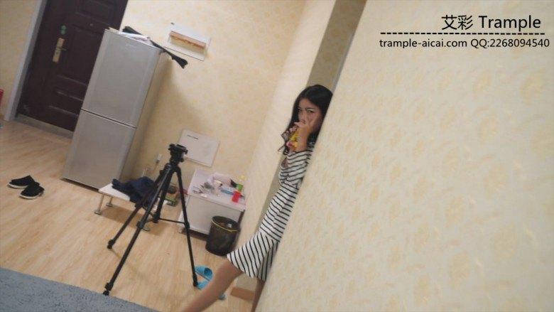 洛芸睡衣无作假暴力踢裆