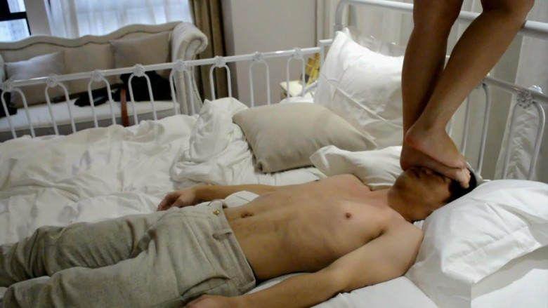 『奴隶岛』—婷婷初次体验踩踏、踮脚尖碾踩