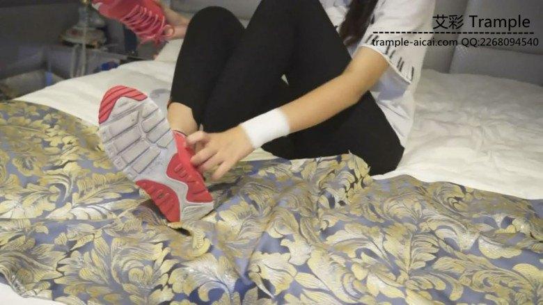 某大型商场前台销售文员的第一次踩踏