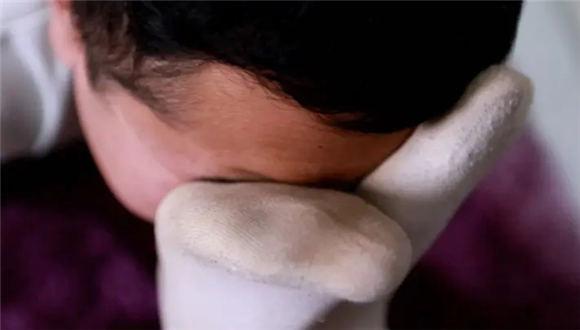 【珊瑚湾】安诺千锤百炼的极品臭袜子强制虐奴