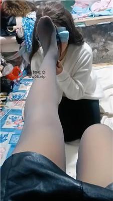 【伪娘和人妻】喜欢臭脚的蓬头垢面狗 JS250118-13