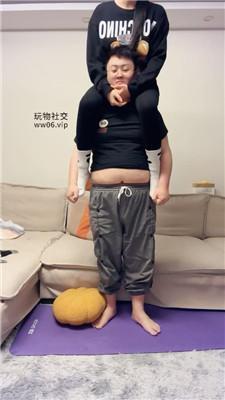 【埋汰】健身超臭白袜踩教练【上】 bf49808