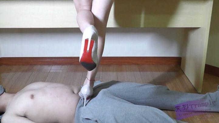 宝儿浅口露趾缝细高跟全体重踩踏