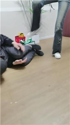 【文文文文】舔素人的小白鞋-踢踹踩 JS250227-7