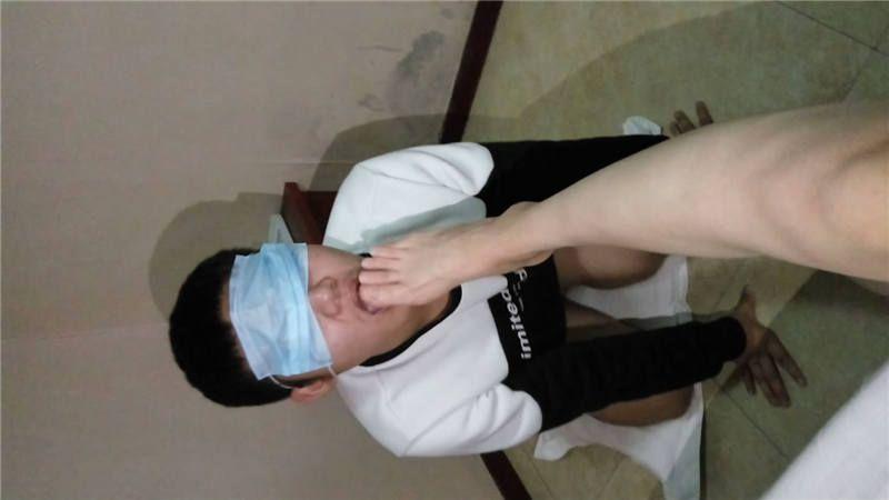 鸽宝S裸足插嘴深喉舔脚