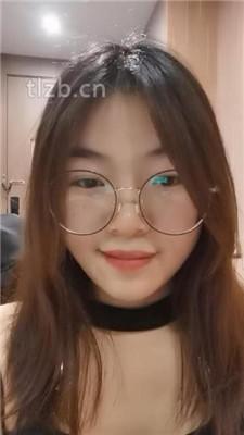 【梨窝】跪舔高跟原味网袜