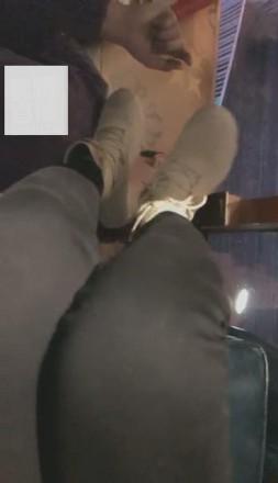 【VIVI】酒吧臭棉袜跺死贱狗