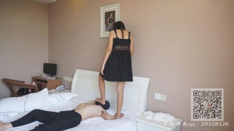 佳佳学生主对奴的暴力踢打和各种语言羞辱