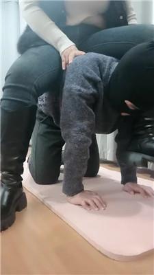 【拽拽】骑马虐乳-狗舌清理脏长靴 JS250217-13