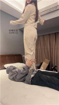 【球球】职场女神白袜脚踩虐 bf51502