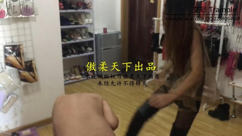 性感高跟靴子暴力无休息踢打顶肚子