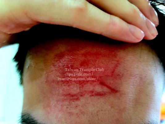 双主严厉磕头训练-磕到头破血流沁姐双s脚踩磕头 YC-220511-2