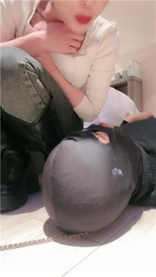 【沐阳大小姐】胯下辱/舔脏长靴原味船袜/骑马踩踏/脚喂食