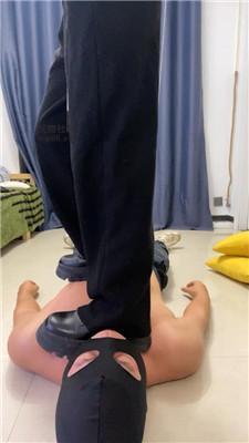 【艾黎】全体重踩踏-虐乳-裸足深喉 bf50434