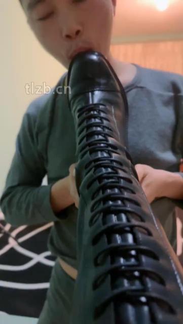 【柒柒学姐】高跟踩狗舌/舔长靴脏鞋底/踩踏碾压