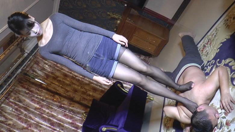 黑丝馨雨暴打贱狗