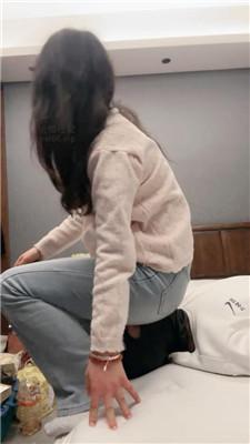 【猴歌】腿绞牛仔裤坐脸/白袜脚踩 bf50401