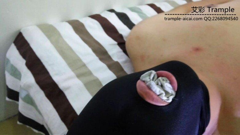 鸽宝原创真实一个月脏袜子调教舔舐塞嘴坐脸